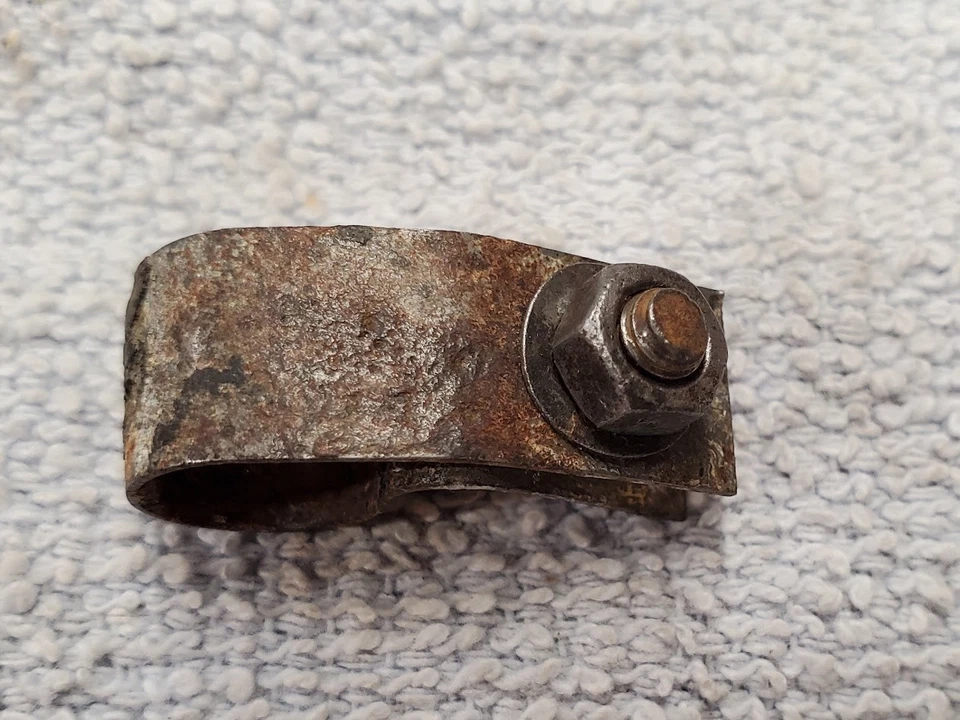 Clip de retención de cable de freno de mano BMW 2002 1967-1976 34411111039 Foto 4 de 4