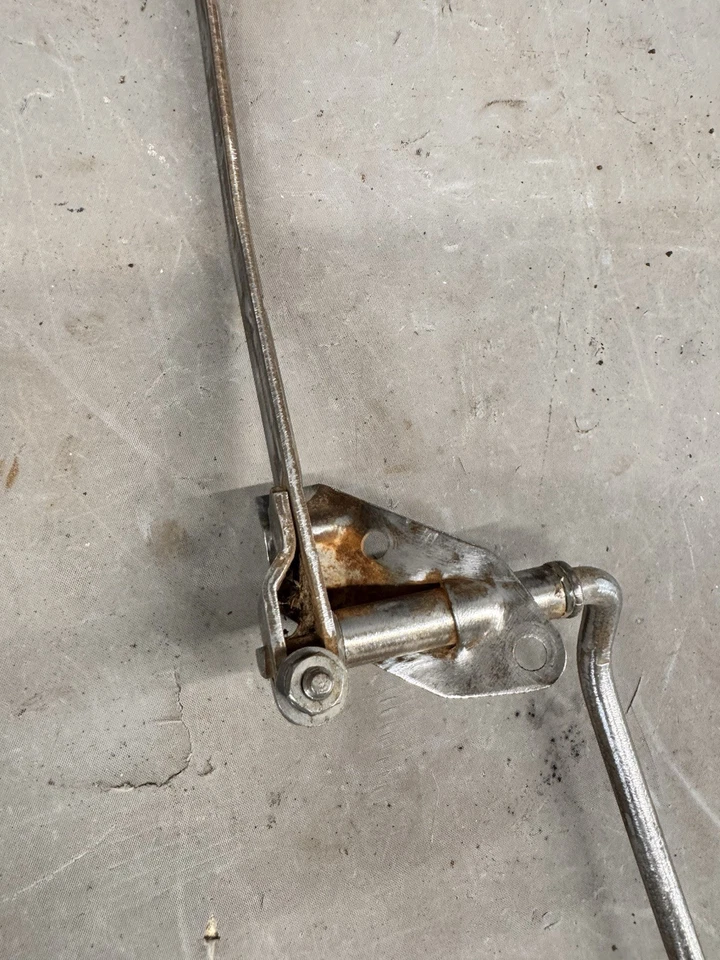 Chevy Impala 1963 1964 acelerador de carburador pedal de gasolina acoplamiento de carburador Belair 327 283 Foto 4 de 4