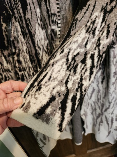 Simply Couture B&W Longline Cardigan Womens Size L Splash Design BEAUTIFUL - Picture 4 of 12