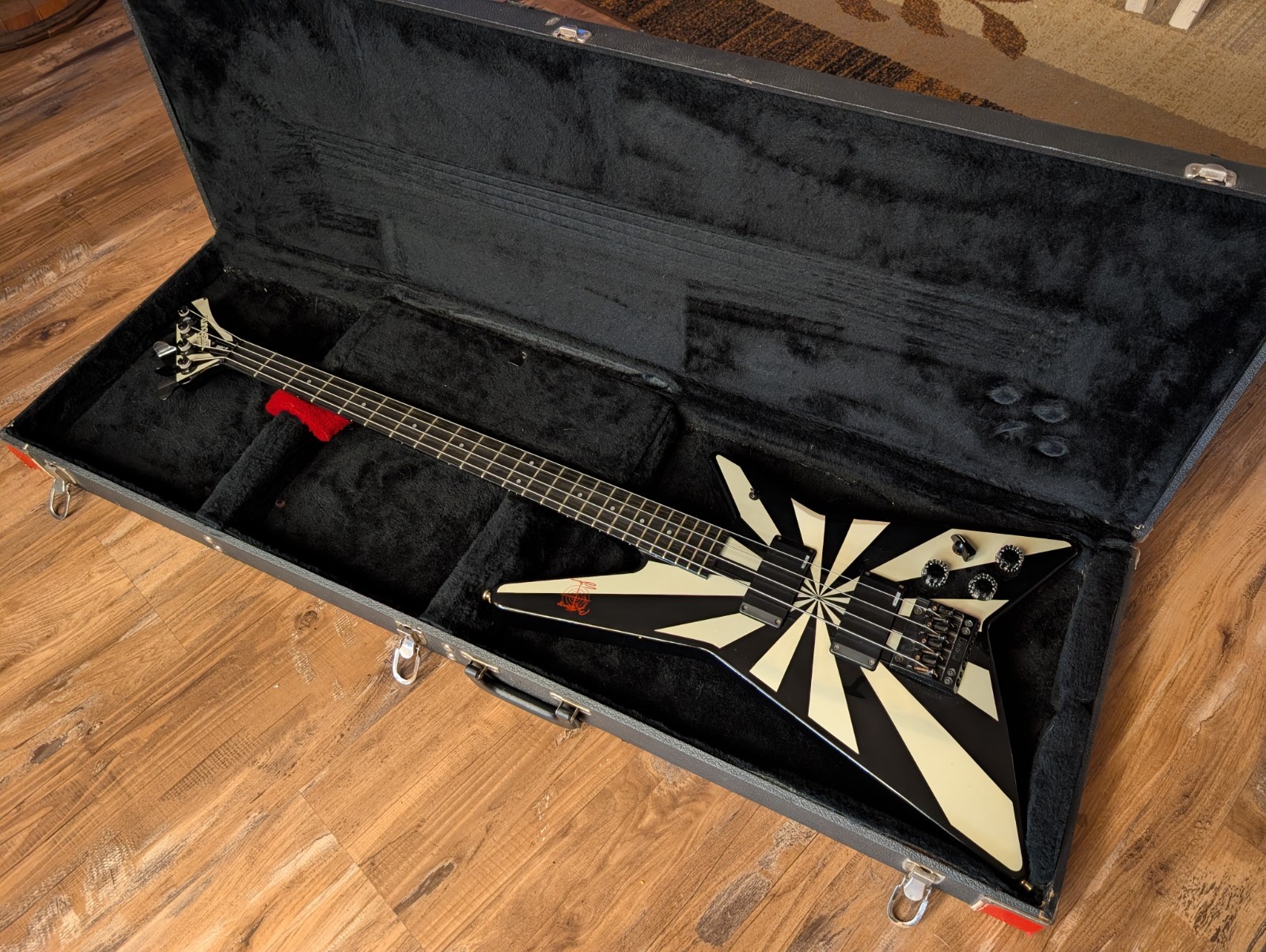 Washburn B-70RS Rudy Sarzo Signature Bass Guitar Vintage 1985 Black White Stripe
