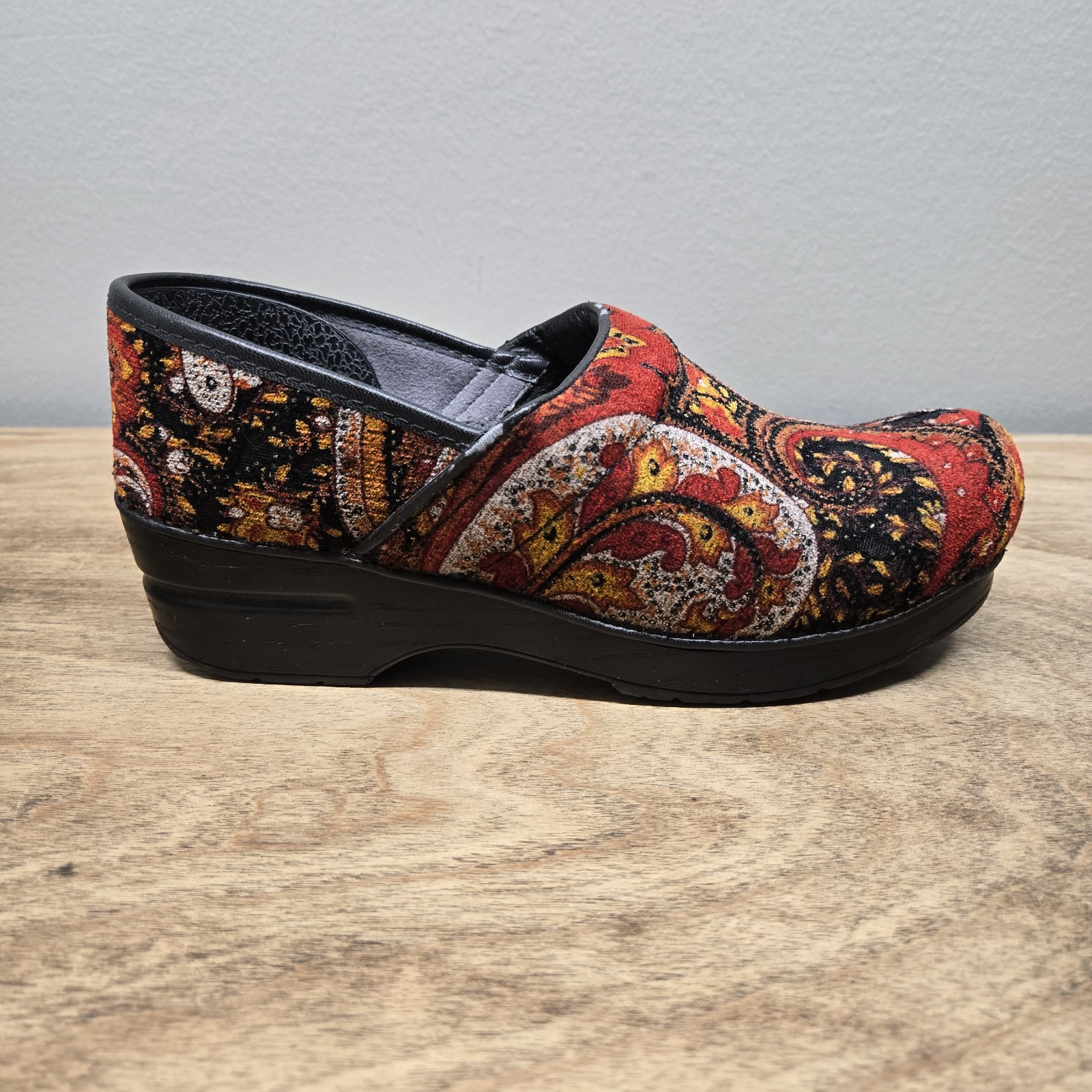 Dansko Clogs Women 38 Red Vegan Paisley Tapestry Faux Velvet Professional Shoes