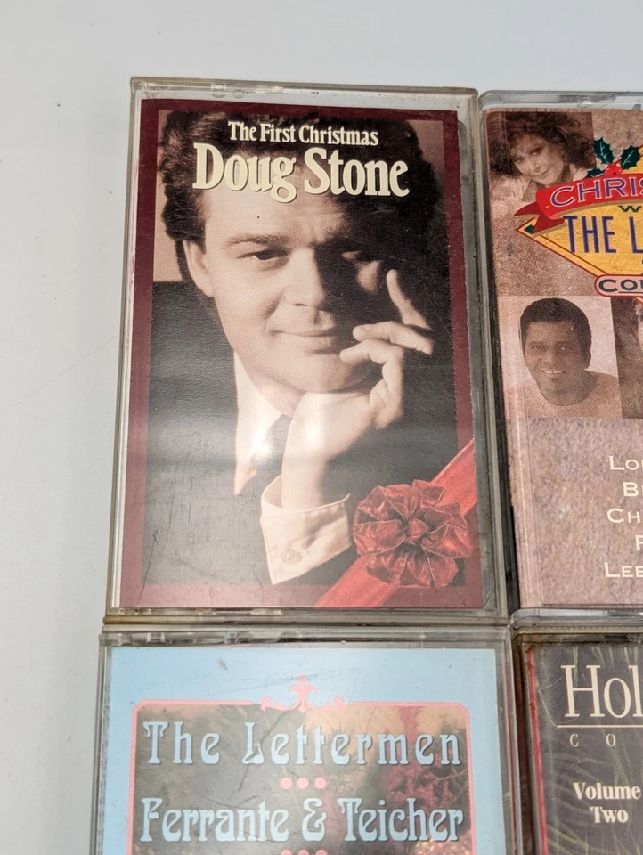 Lot of 30+ Vintage Country & Pop Christmas Cassette Tapes – Holiday Music Bundle - Imagem 3 de 4