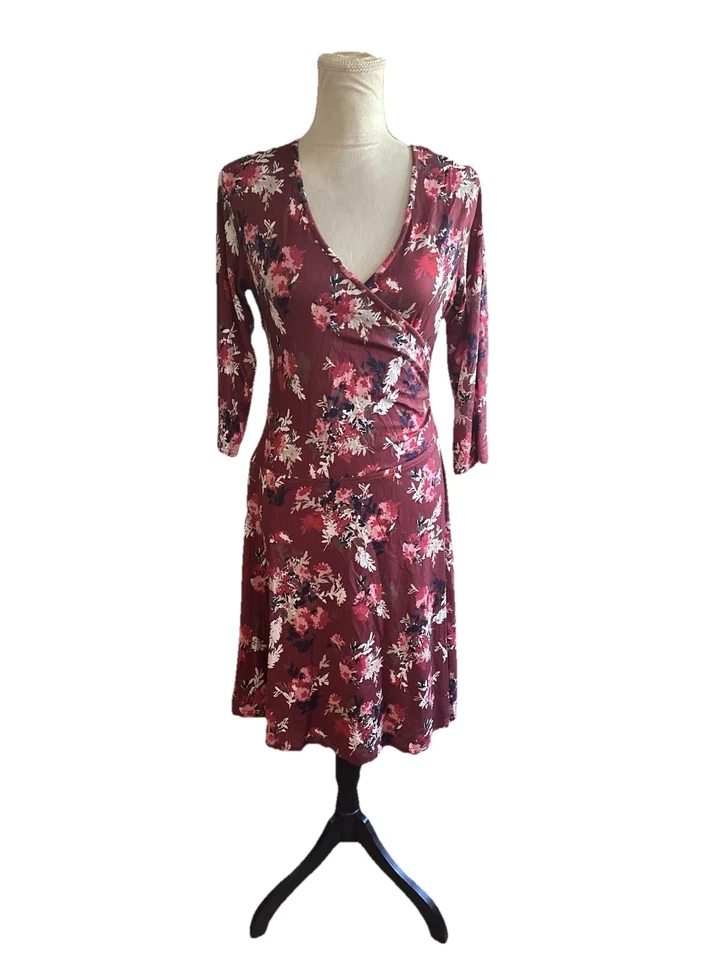 Vestido envolvente Granate Hill Floral Brianna Sobrepelliz Imitación Talla M Cottagecore Primavera Foto 2 de 4