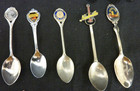 LOT OF 24 VINTAGE SOUVENIR COLLECTABLE SPOONS CHARMS STATES VATICAN PARKS CANADA — photo 3