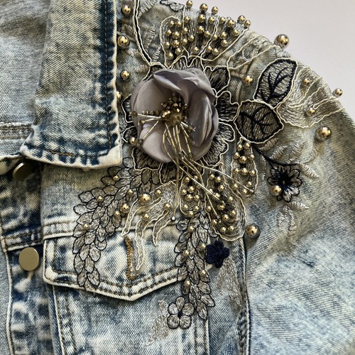 Chaqueta de Jeannim de lavado ácido adornada rosa talla L de los 80 Designs - Imagen 5 de 12