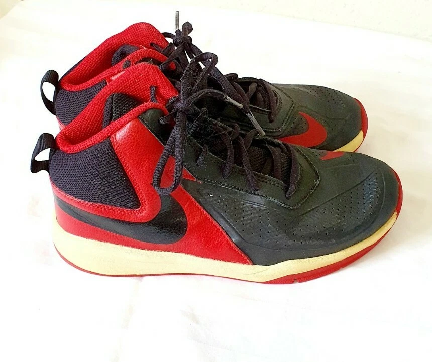 Nike team hustle clearance d7 black and red