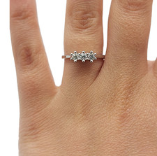 Women's ring by Artlinea made of 18kt white gold and 0.33ct diamonds