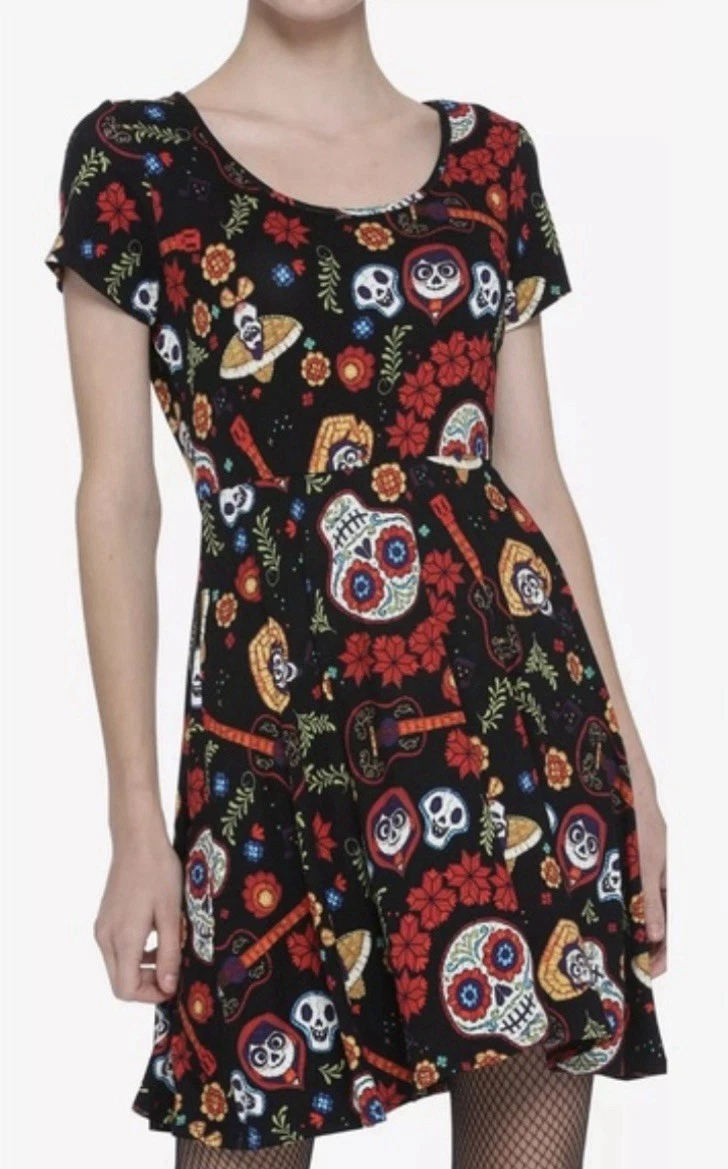CHANEL Abito Hot Topic Disney Pixar Coco con schienale in pizzo taglia media nuovo con etichette raro