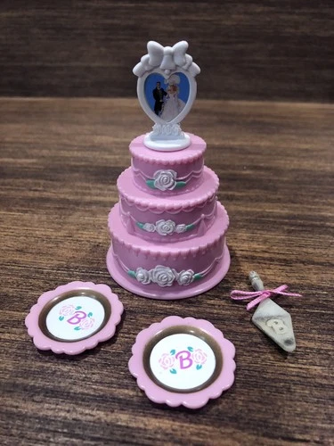 Vintage Barbie Pretty Treasures Wedding Cake Set 1995 Mattel Plates & Server
