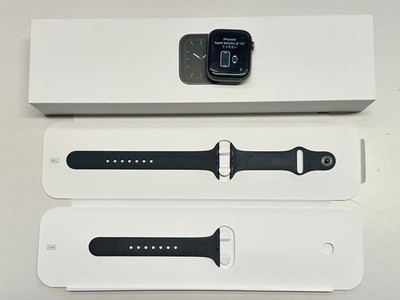Apple Watch Series 5 44mm Space Grau Aluminiumgehäuse mit Schwarzem Sportarmband