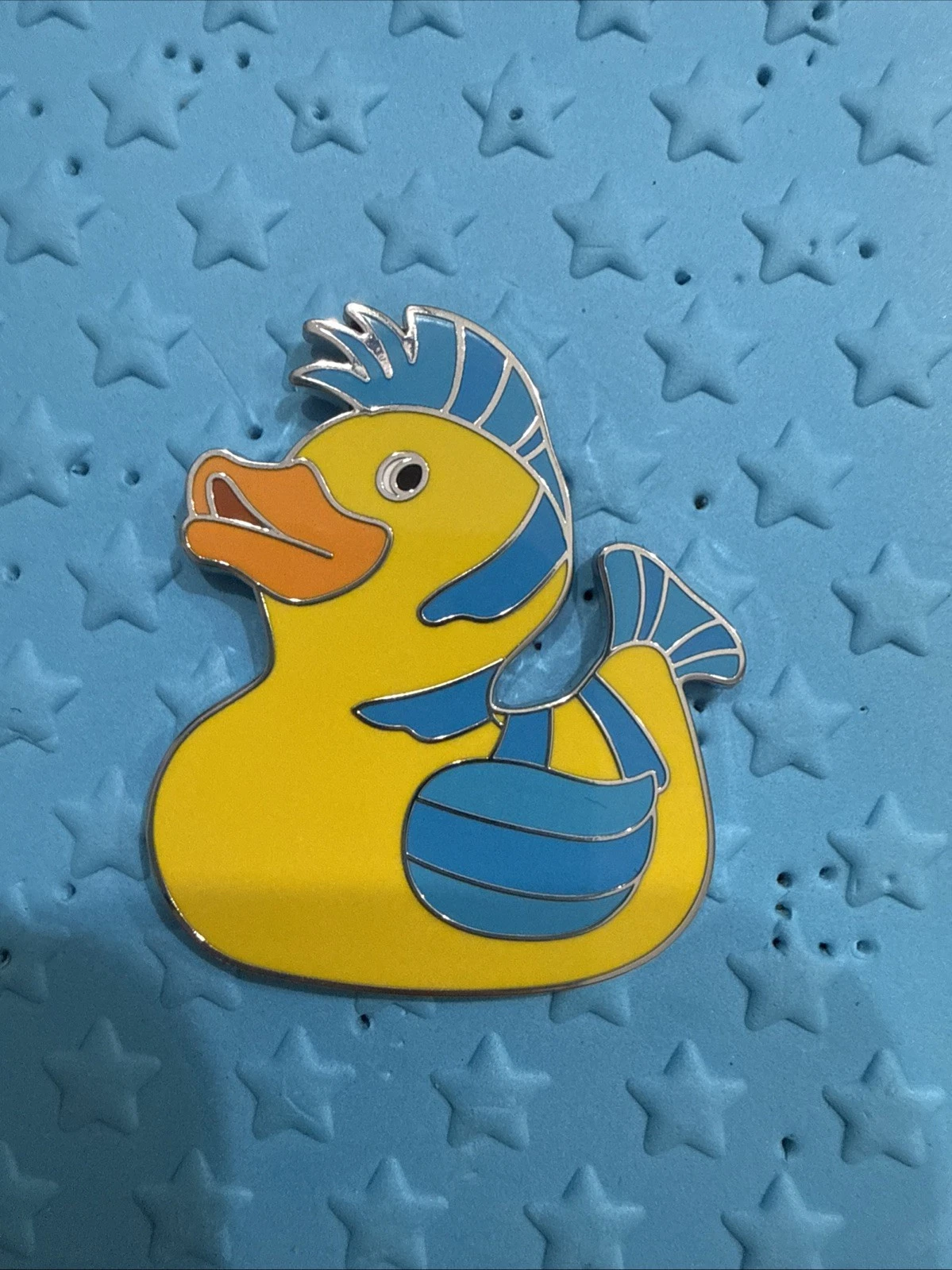 2025 Series 1 Ducks of Disney Mystery Pins- Flounder