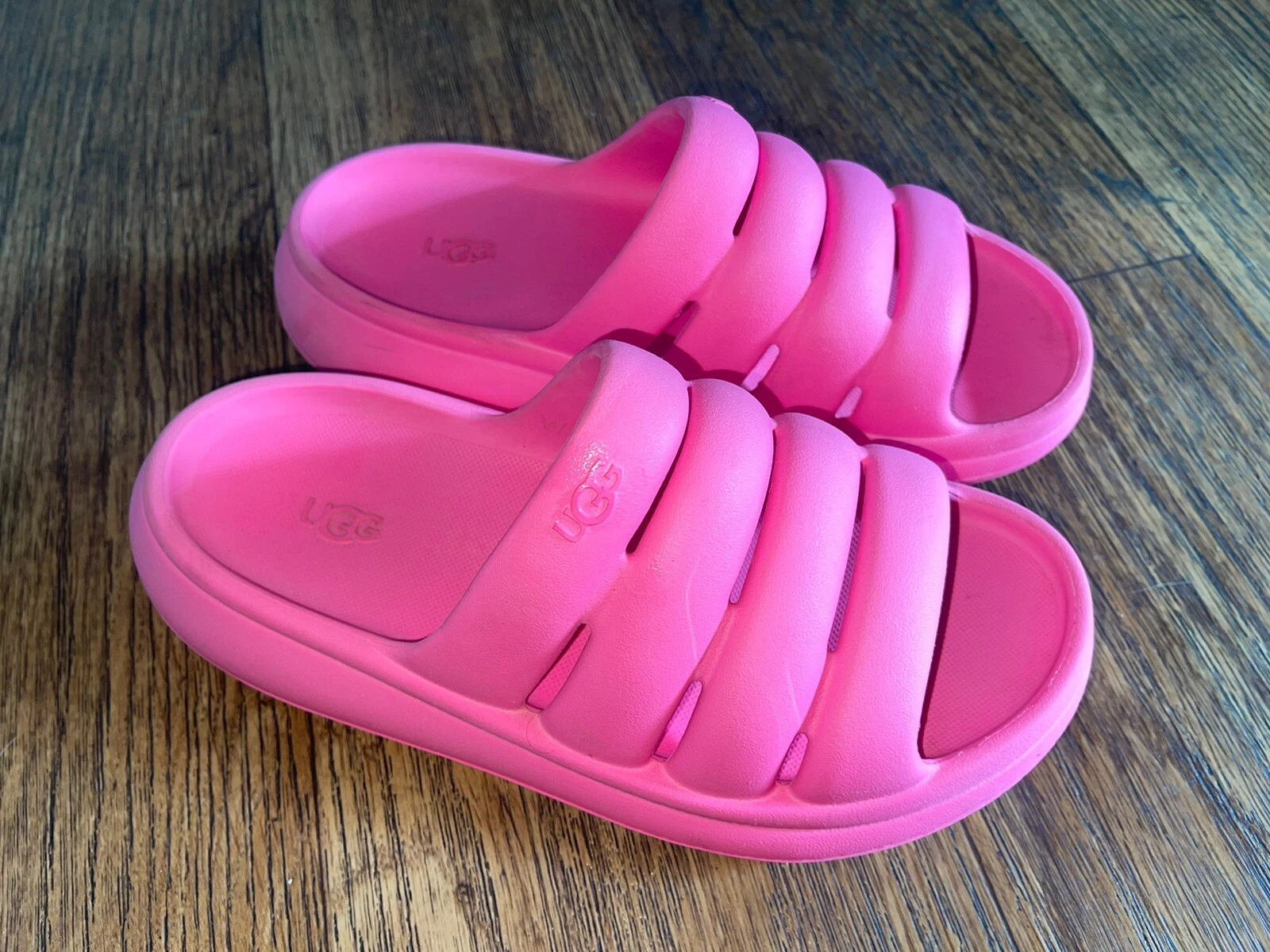 Scivoli Ugg Sport Yeah rosa in schiuma leggera antiscivolo con piattaforma taglia 7