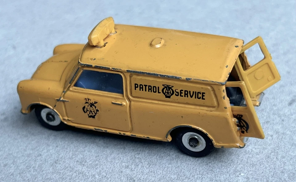 Dinky Toys Austin Mini Van, AA Service, No 274, All Yellow, Original ,1965 - Image 4 of 4