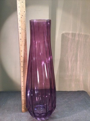 18  Tall Twisted, Fluted Amethyst glass Floral Vase Excellent New Condition