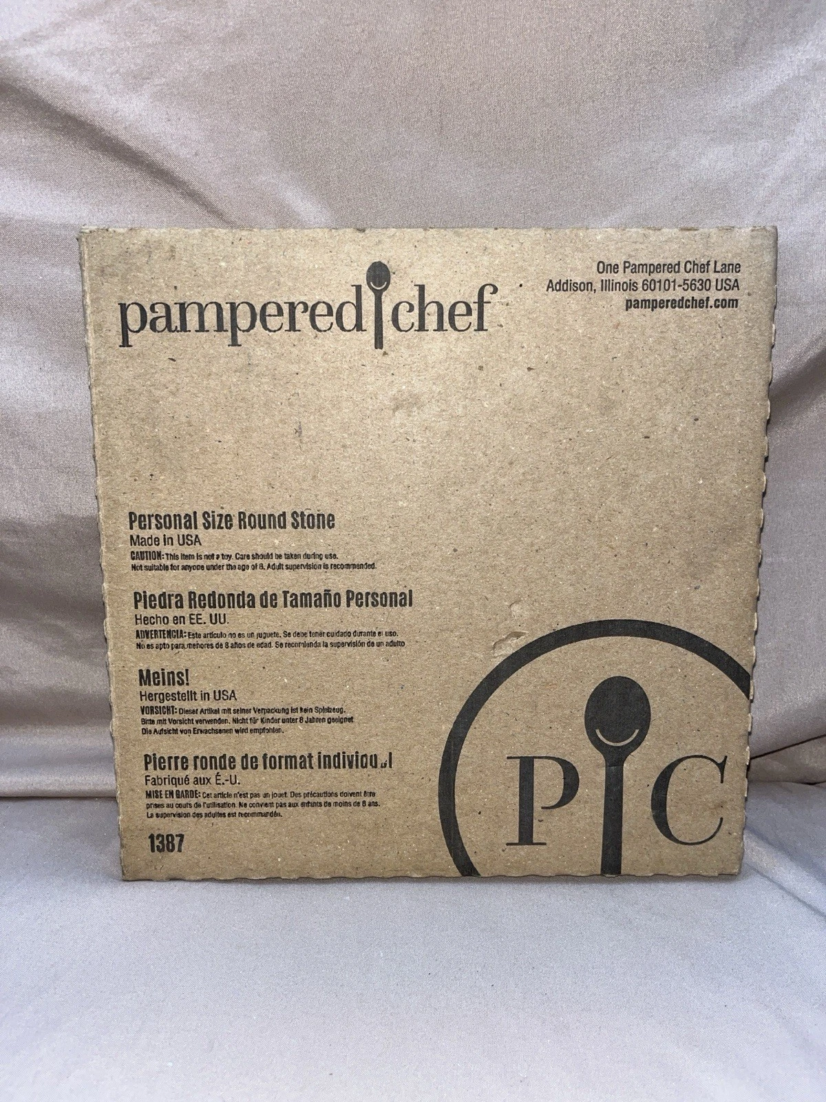 Pampered Chef Personal Size Round Stone & Scraper 1387 New NIB Made in USA
