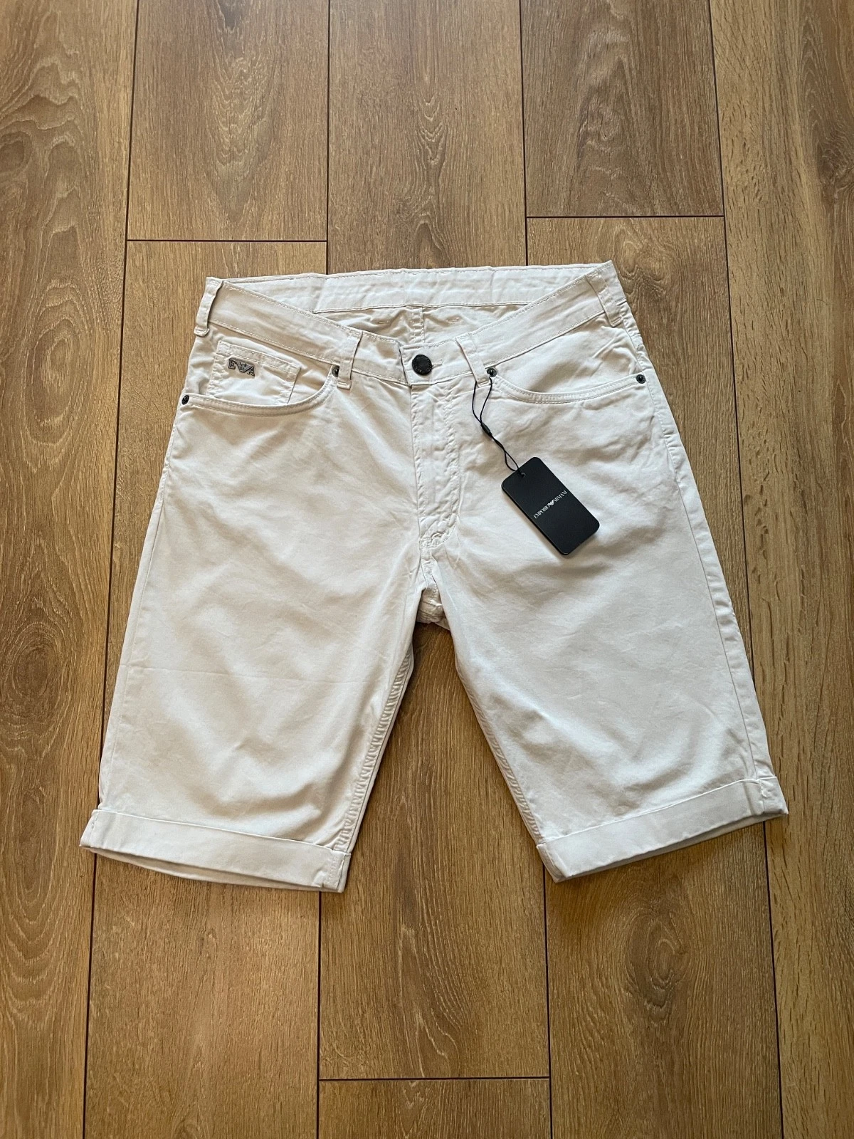 Emporio Armani J45 Chino Shorts W30 Beige
Opens in a new window or tab
