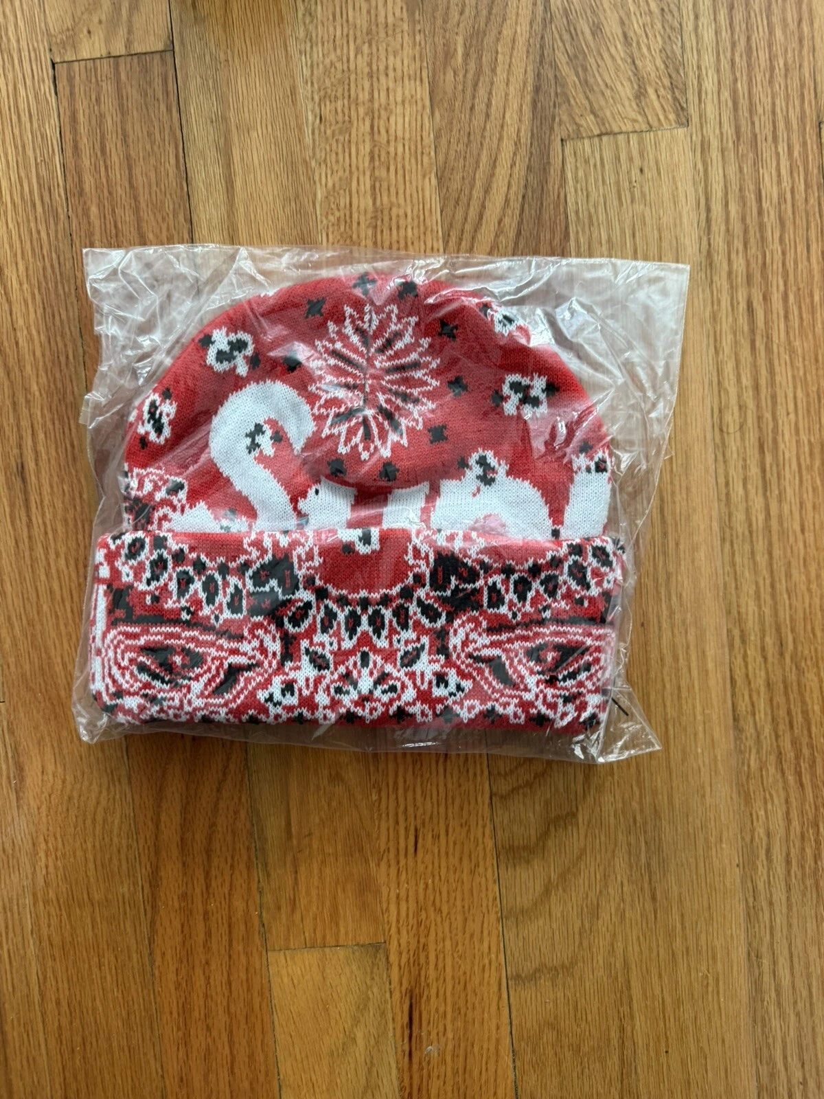 Bonnet tricoté Supreme Big Logo   Bandana rouge FW24 EN MAIN !!️