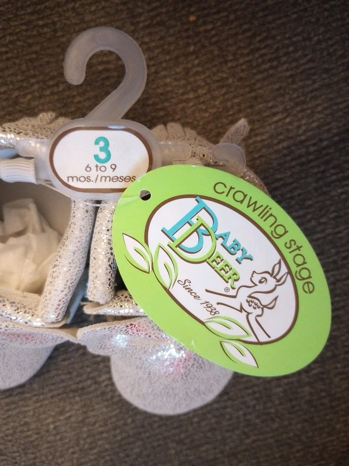 Nuevo zapato sin cordones mocasines plateados con etiquetas con etiquetas para bebés ciervos talla 3 (6-9 meses) para niñas Foto 3 de 4