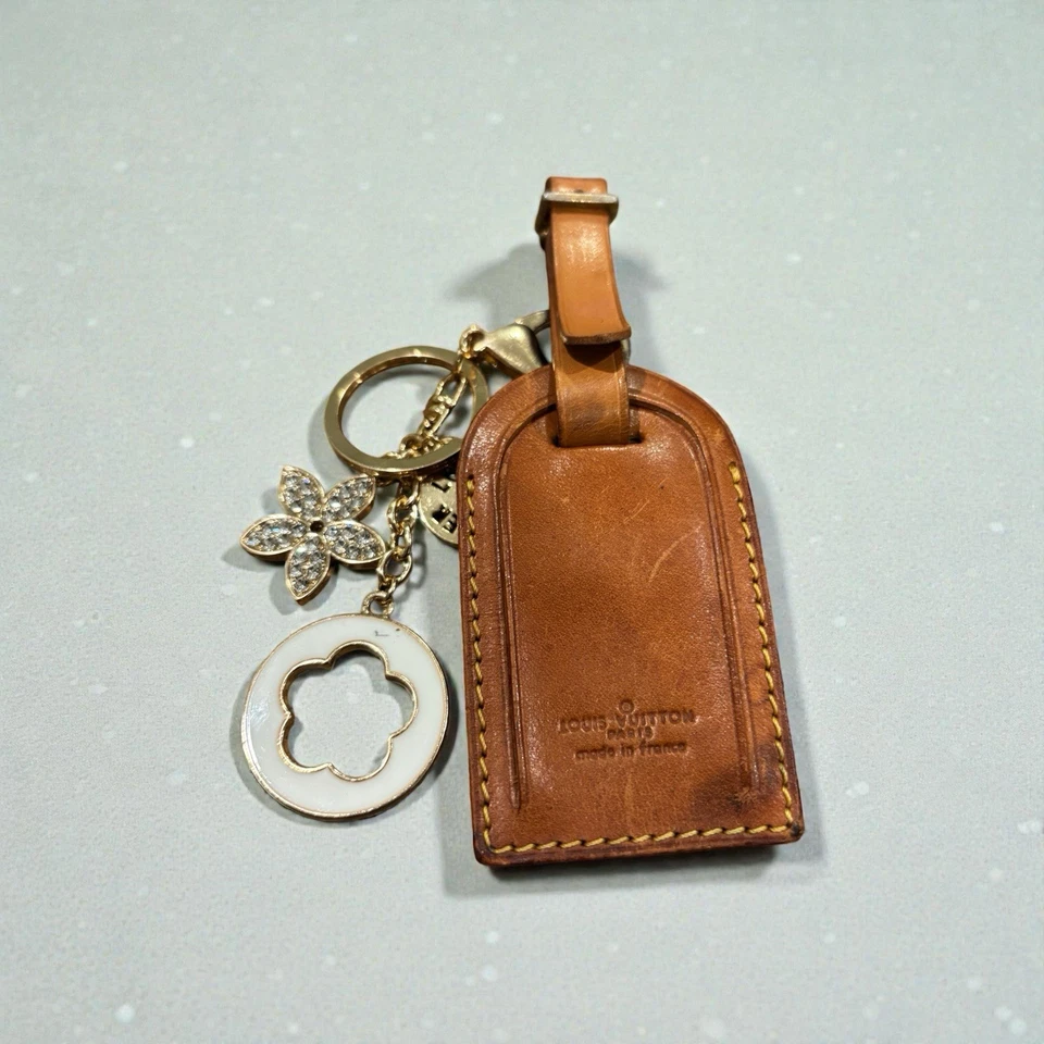 Лот из 3 подлинных багажных бирок Louis Vuitton + комплект брелоков ручной работы - Изображение 4 из 4