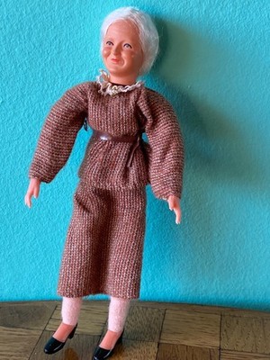 Oma Großmutter alte Dame  Caco  Puppenhaus Puppenstube 1:12 dollhouse doll
