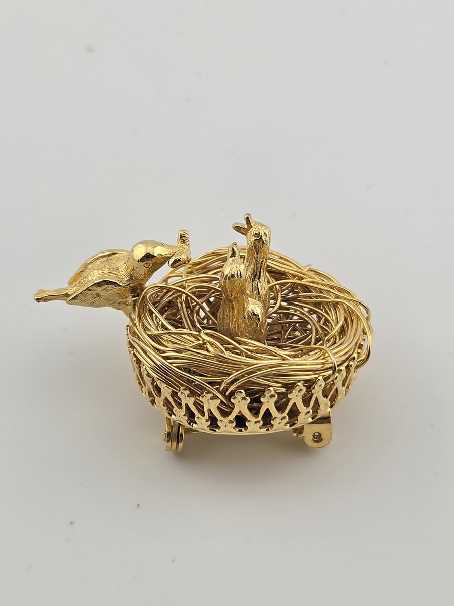 Vintage Jeanne Goldtone Bird Nest Brooch Baby Birds Worm Mother Feeding Rare Pin View 2