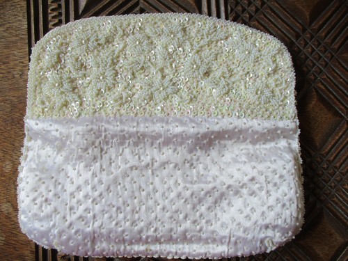 EMPIRE - VINTAGE IVORY FULLY BEADED AND SEQUINNED OCCASION CLUTCH BAG + MIRROR - Picture 7 of 11
