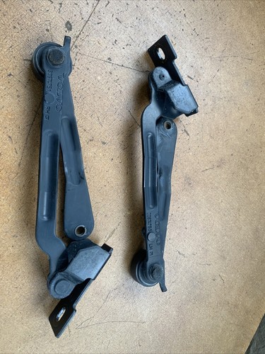 03-14 Volvo XC90 Tailgate Link Arm Hinge Rear Left And Right Set Of 2 30674750 - Picture 2 of 10