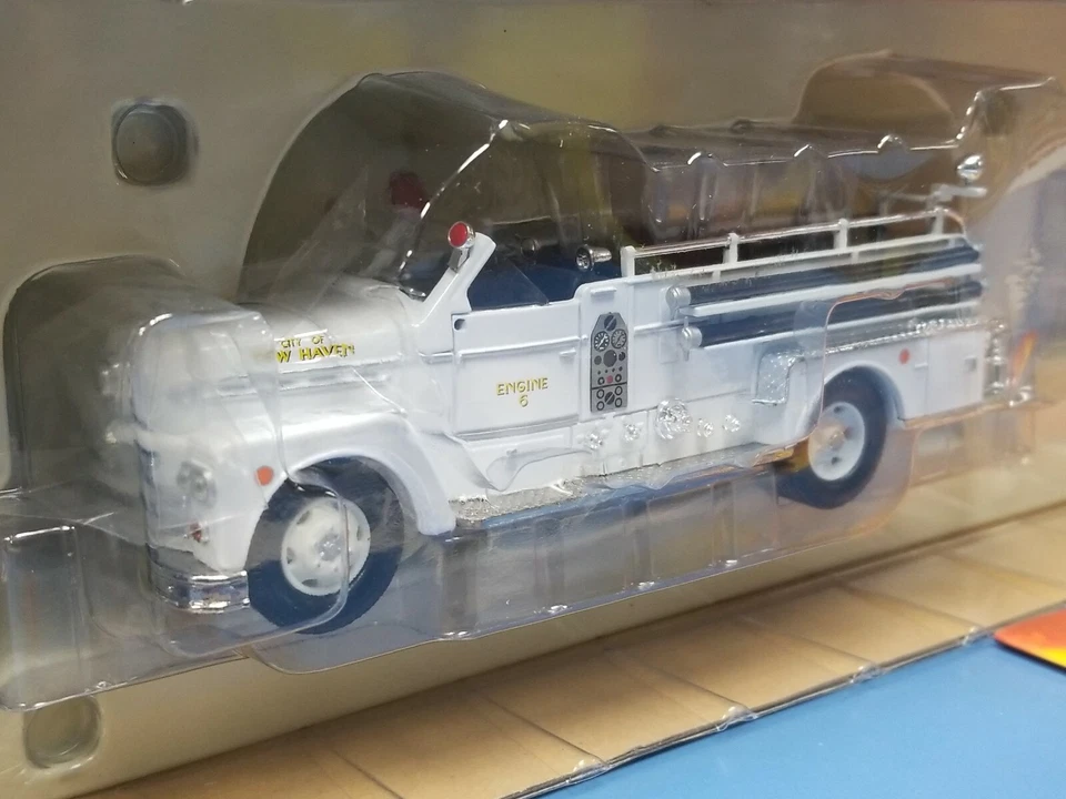 CORGI HEROES UNDER FIRE  SEAGRAVE  70TH ANNIVERSARY OPEN CAB  NEW HAVEN, CT NEW  - Image 3 of 4