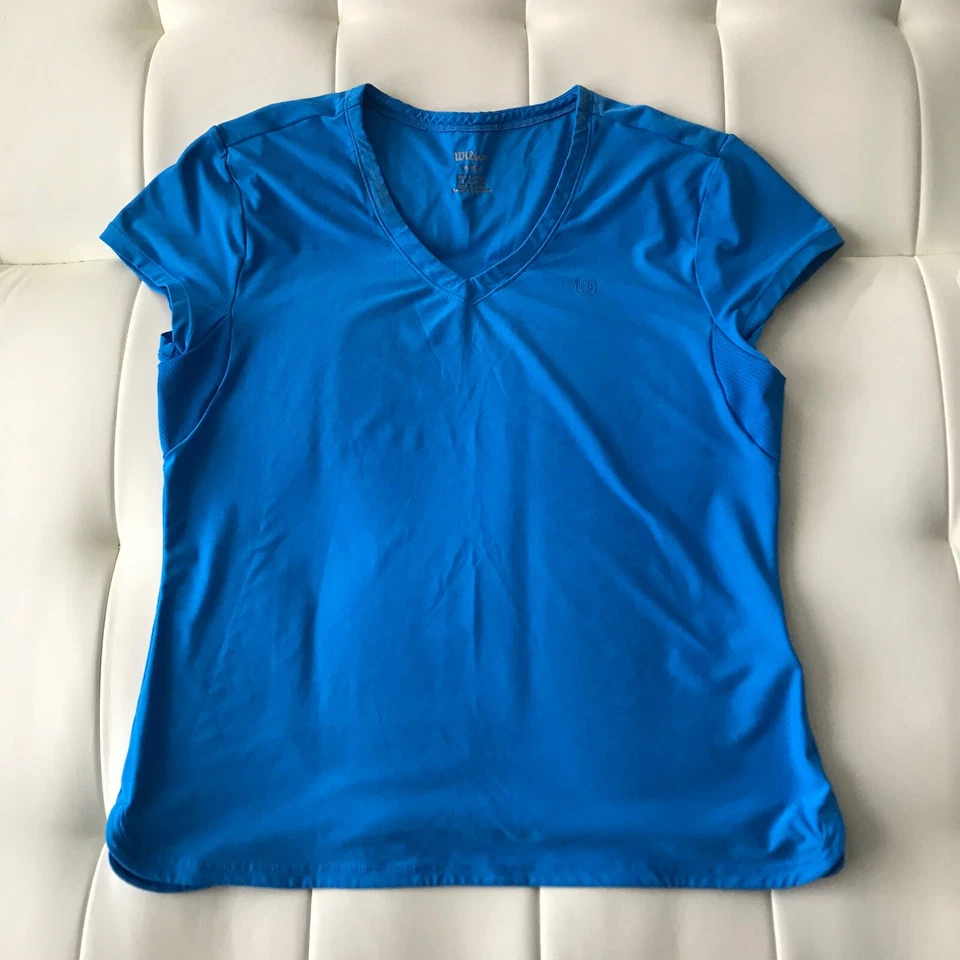 Camiseta Wilson Feminina Atlética Manga Curta Decote V Azul Tamanho Médio - Imagem 4 de 4