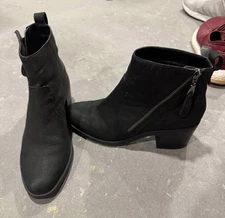 Womens Black Crown Vintage Chunky Booties size 8