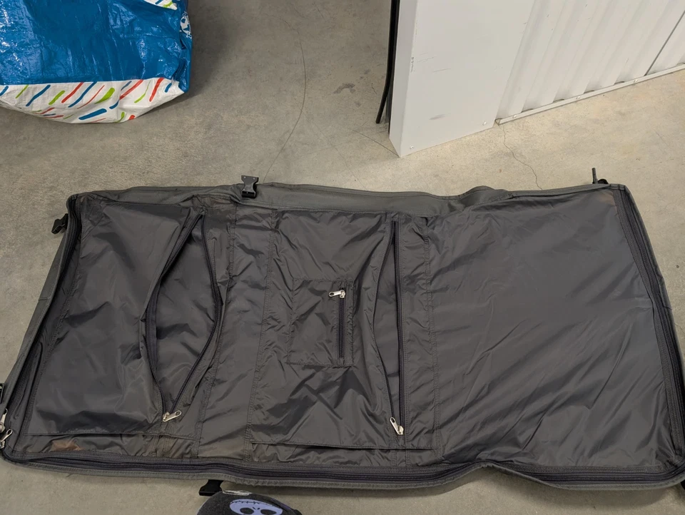 Eddie Bauer Black Canvas Garment Bag Luggage Tri Fold Hanger Very Nice Bag (A8) - Image 3 of 4