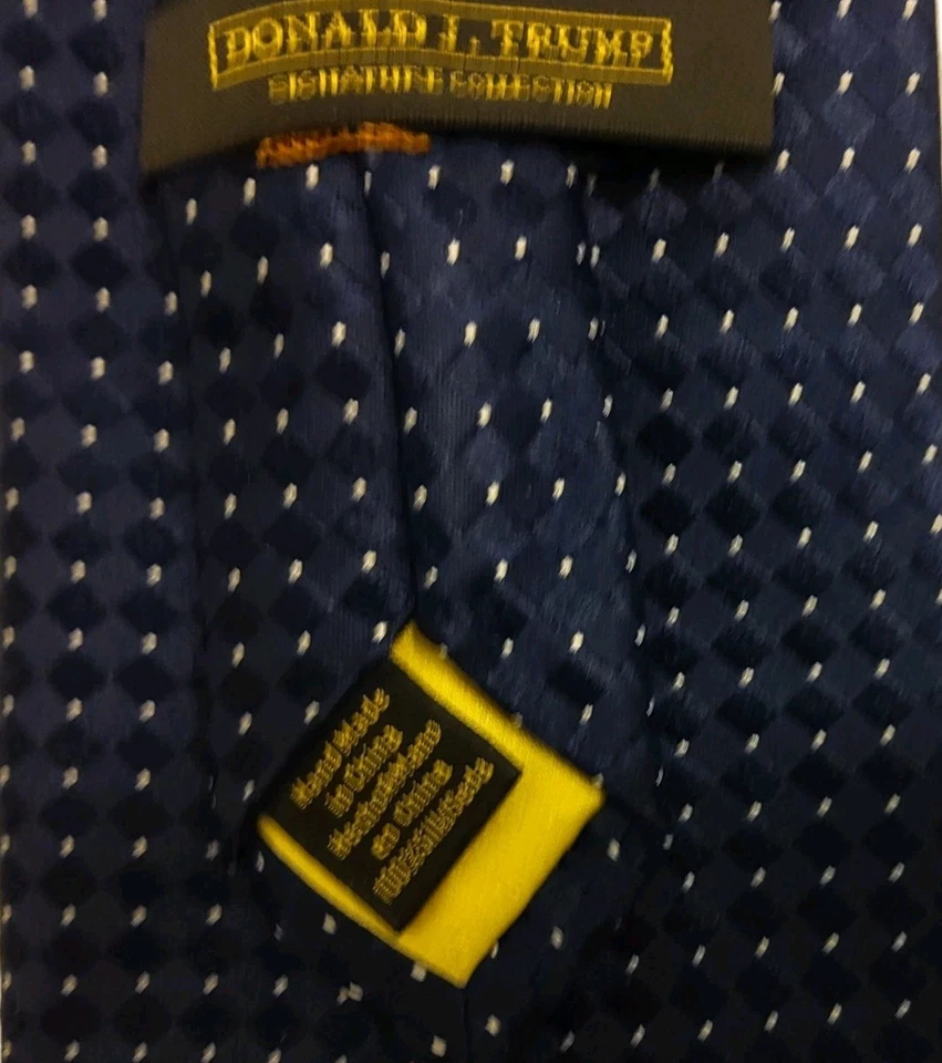 Corbata DONALD J TRUMP Signature Collection 100 % seda para hombre diamante azul geométrico Foto 4 de 4