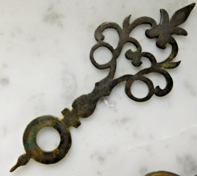 orig. alter  Messingzeiger  10cm lang  Barock Form  1850 Original Handgefertigt