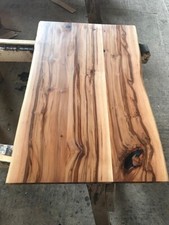 Tischplatte, Satin Walnut, Bernsteinbaum, beidseitige Baumkante, geölt