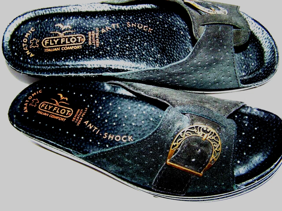 Sandalias de cuña Fly Flot ITALIA Edna negras con hebilla perforada de cuero gamuza talla 9M Foto 4 de 4