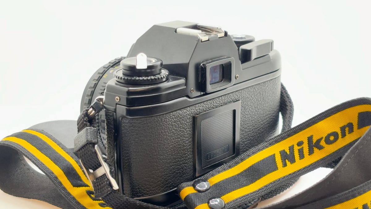 Nikon EM 一眼レフ zoom nikkor 50,28mm,75〜150 Nikon EM Film Camera: with Nikon with 50 & 75-150 mm lenses