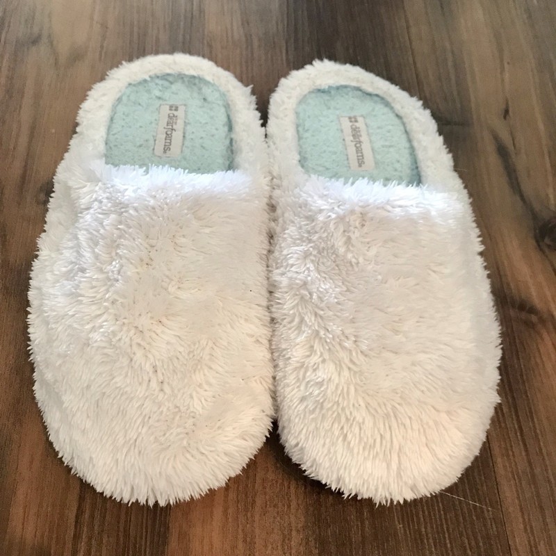 Dearforms Women's White Fuzzy Slippers Slip-On  Size M (7-8) Rare Cozy Style