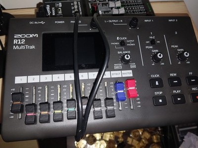 Roland Multi Track Recoder R12 Zoom Digital Recorder