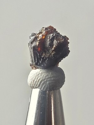 Painit Kristall ein seltenes Erdmineral sehr sammelwürdig (1,8ct)