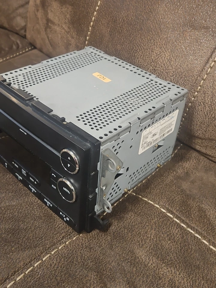 2008 - 2009 Ford Taurus X AM FM CD MP3 Radio OEM 8F9T-18C869-FA - Image 3 of 4