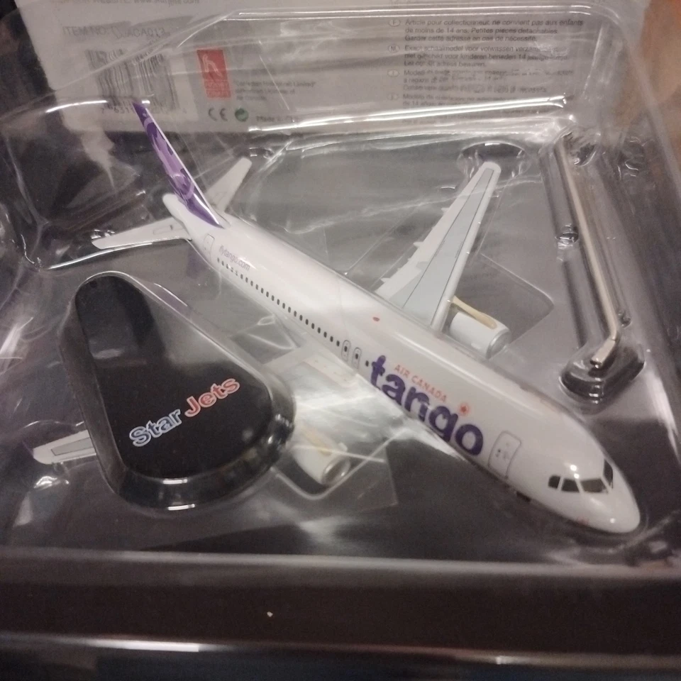 Avión comercial StarJets modelo a escala 1:200 AC tango A320-200 C-FLSF Foto 3 de 4