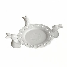 Erh&ouml;hte Dessertplatte mit Hasenf&uuml;&szlig;en erh&ouml;ht f&uuml;r Desserttisch, saisonale Feste