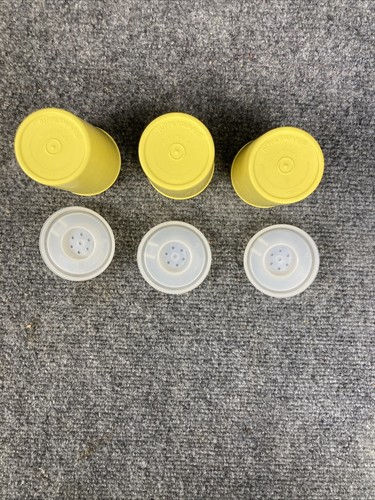 Vtg Tupperware Wall Rack, 3 Spice Shakers Containers w/ Flip Top Lids & Labels - Picture 13 of 14