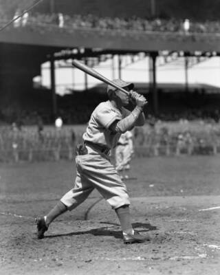 Debs Garms of the Boston Braves swinging a bat in 1938 Baseball Old Photo 1