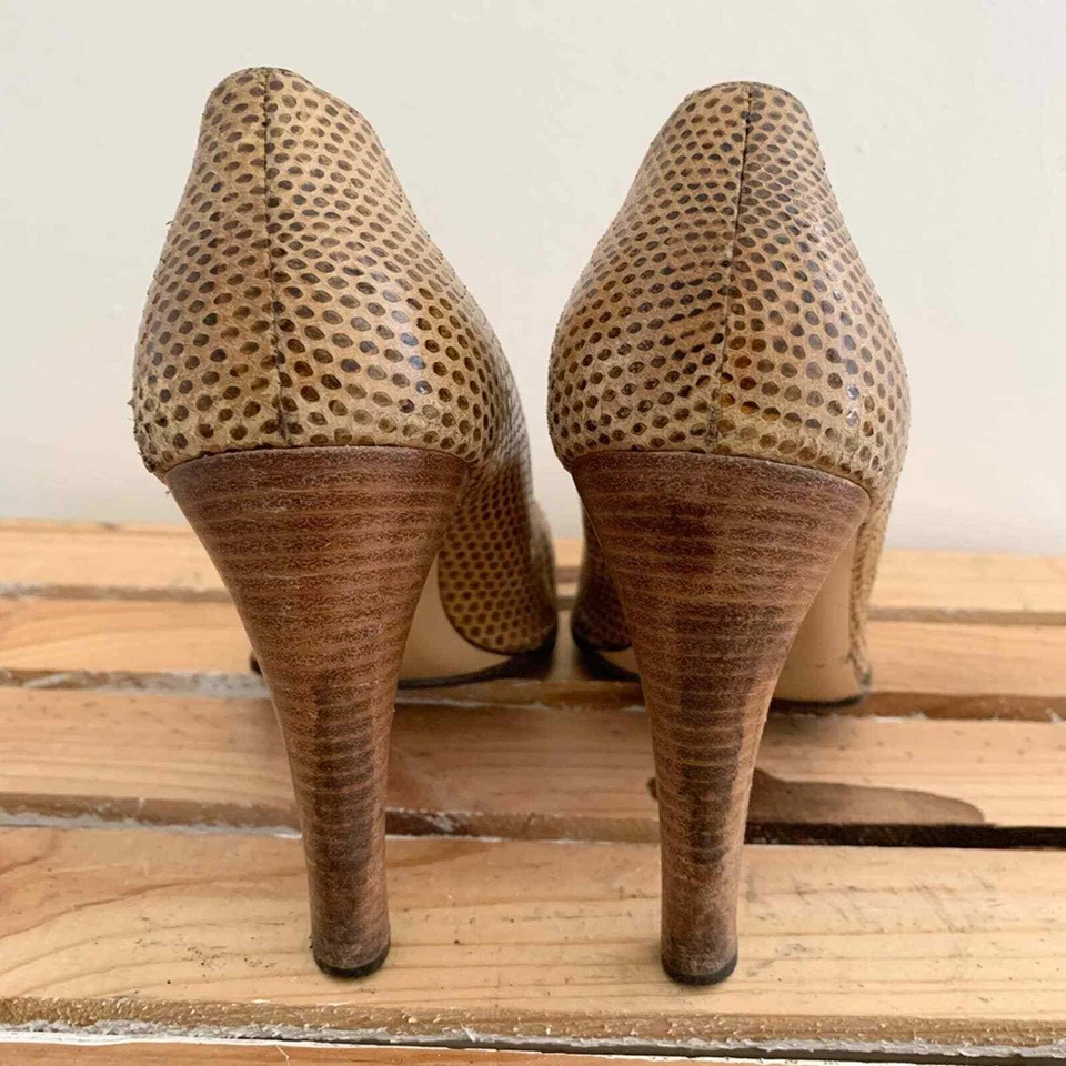 Zapatos de salón Gucci Ayers de piel de serpiente (talla 9,5) Foto 4 de 4