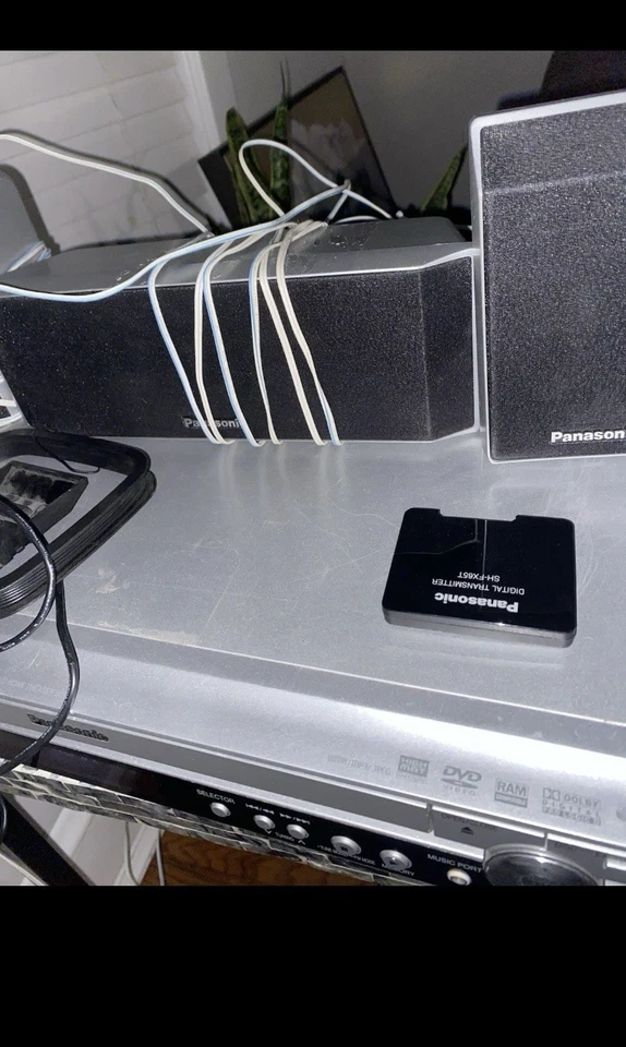 Panasonic SC-PT650 Home Theater Reproductor de DVD de 5 discos con juego de 3 altavoces Foto 2 de 3