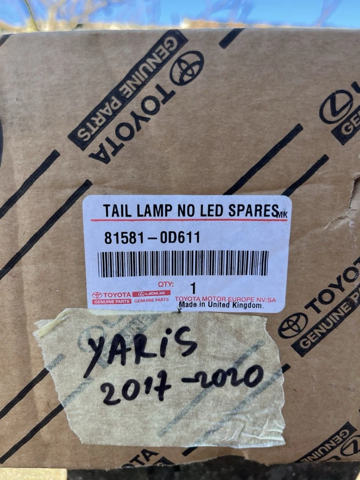 Luz trasera reversa interior Toyota Yaris 2017-2020 nueva 81581-0D611 Foto 2 de 2