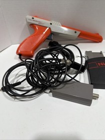 NES Nintendo Zapper Gun, RF Switch, Bases Loaded Game