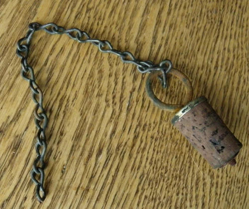 CIVIL WAR ERA CANTEEN STOPPER WITH CHAIN
