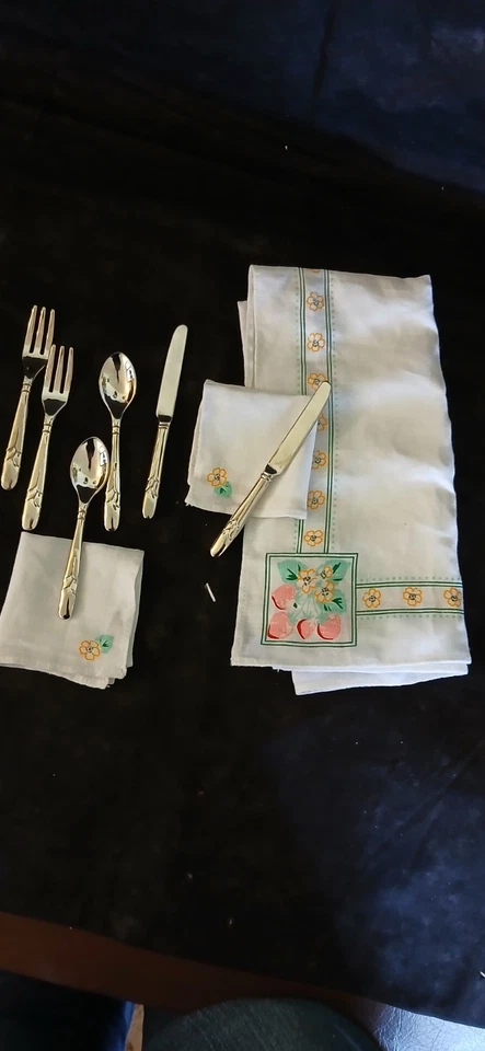 KIT DE GOLOSINAS DE FIESTA AMERICAN GIRL Linternas, cubiertos, tela, servilletas, servidor, libro Foto 2 de 4